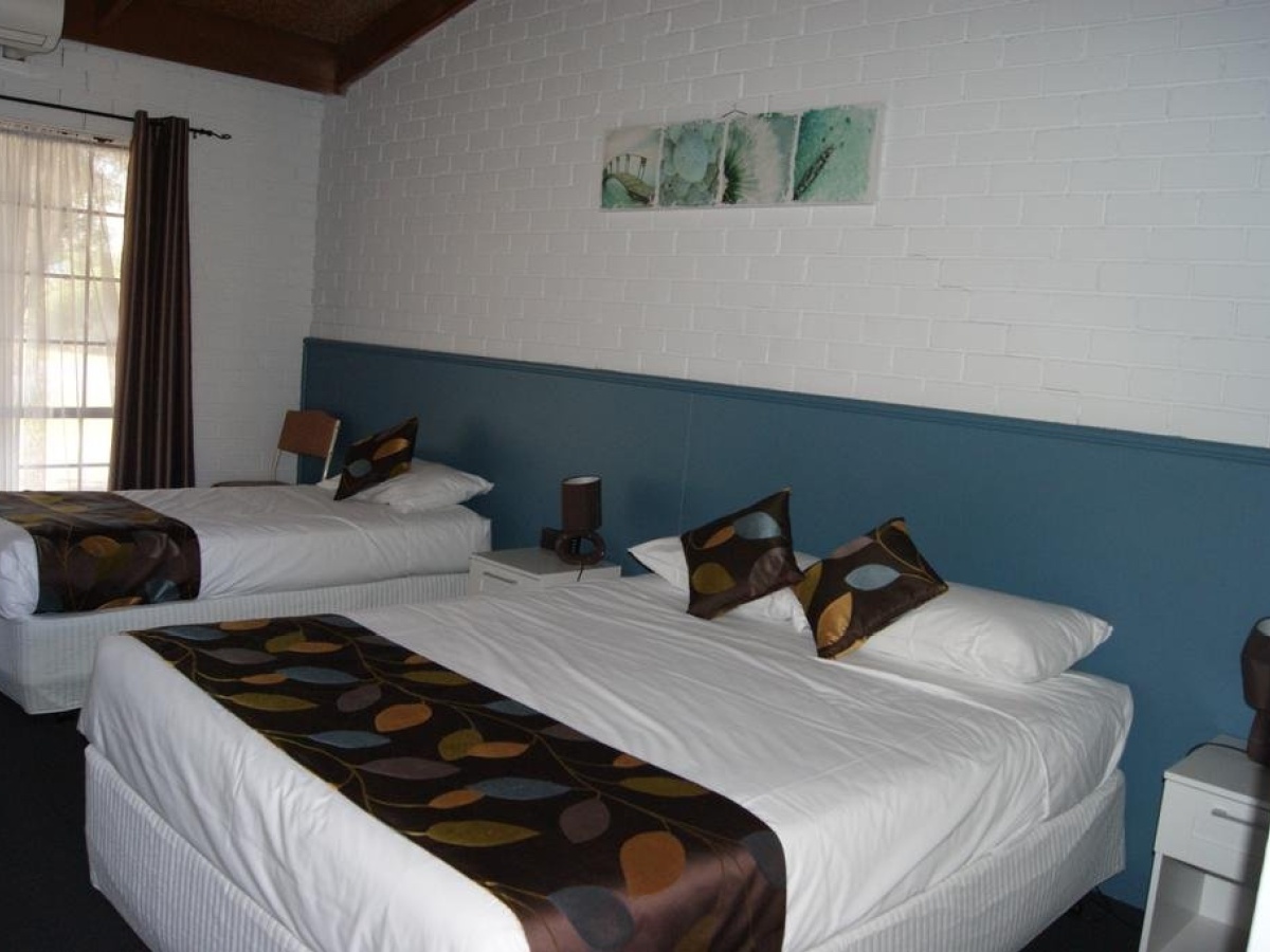Bakery Park Motor Inn photo