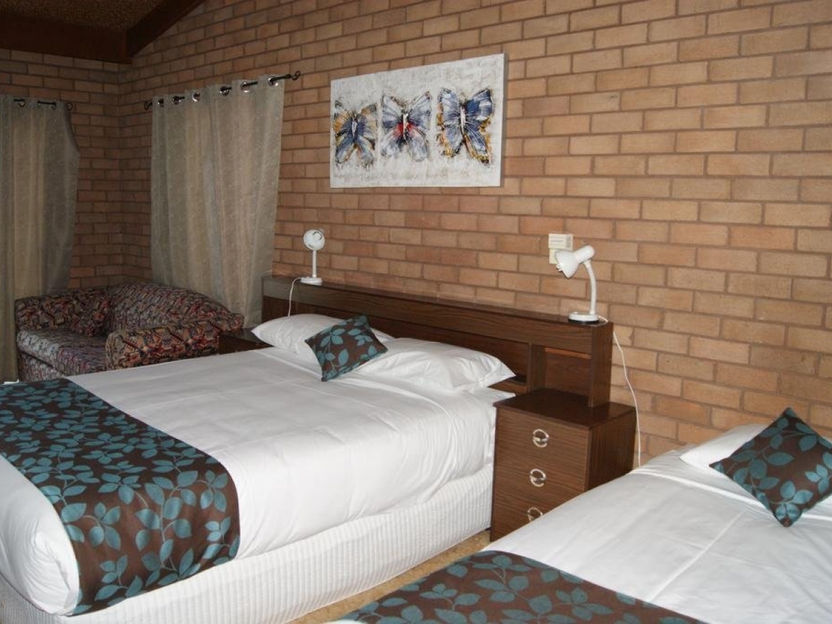 Bakery Park Motor Inn photo