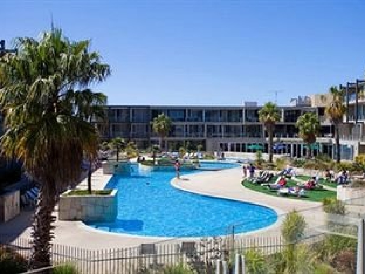 Beachfront Resort Torquay, Australia photo