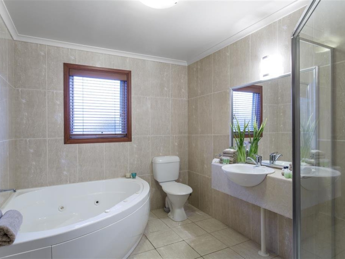 Best Western Colonial Village Motel photo