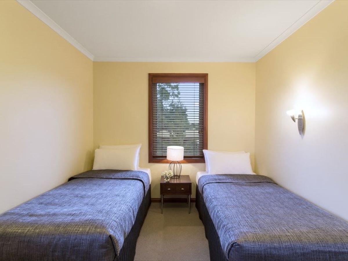 Best Western Colonial Village Motel photo