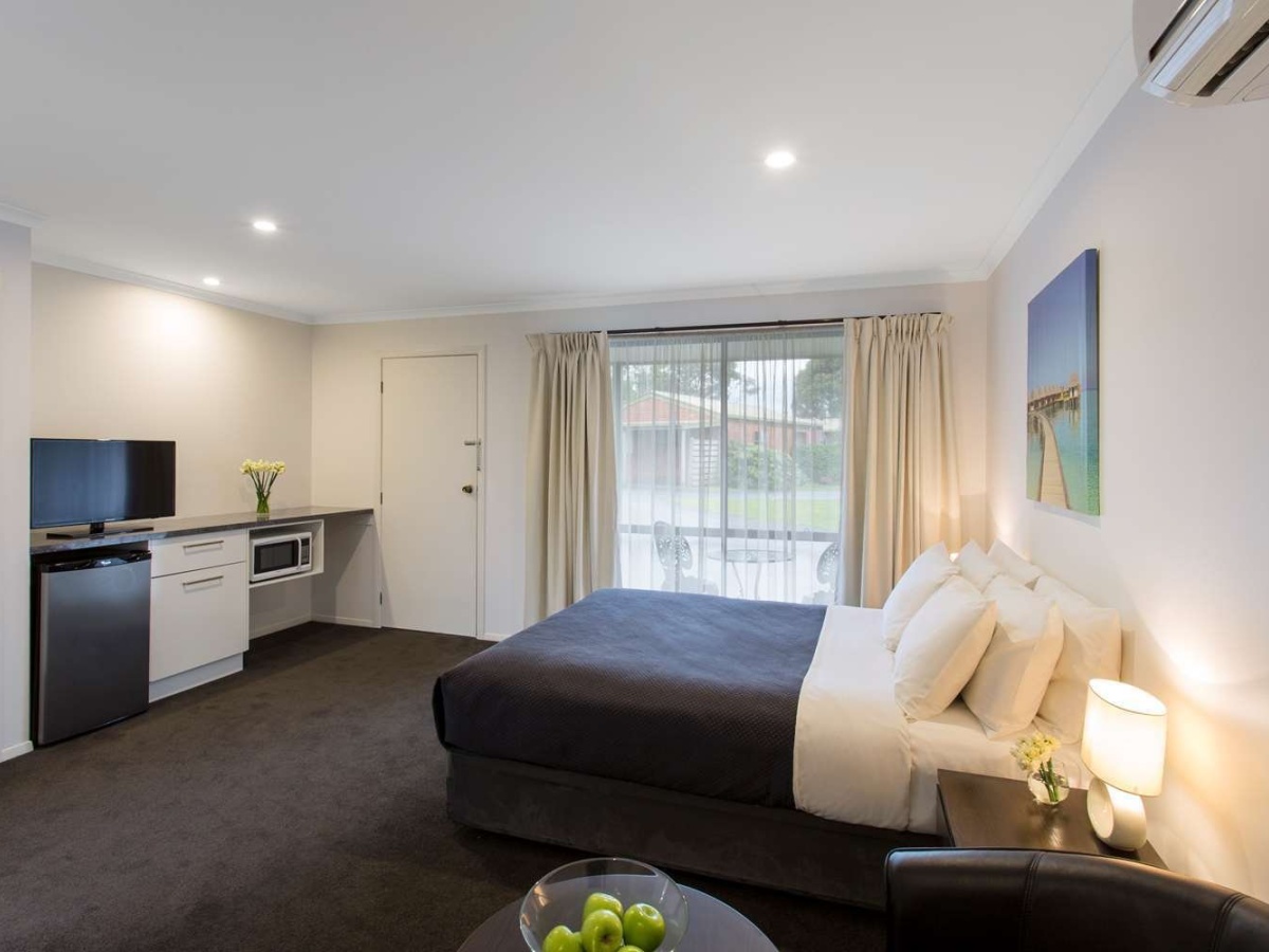 Best Western Colonial Village Motel photo
