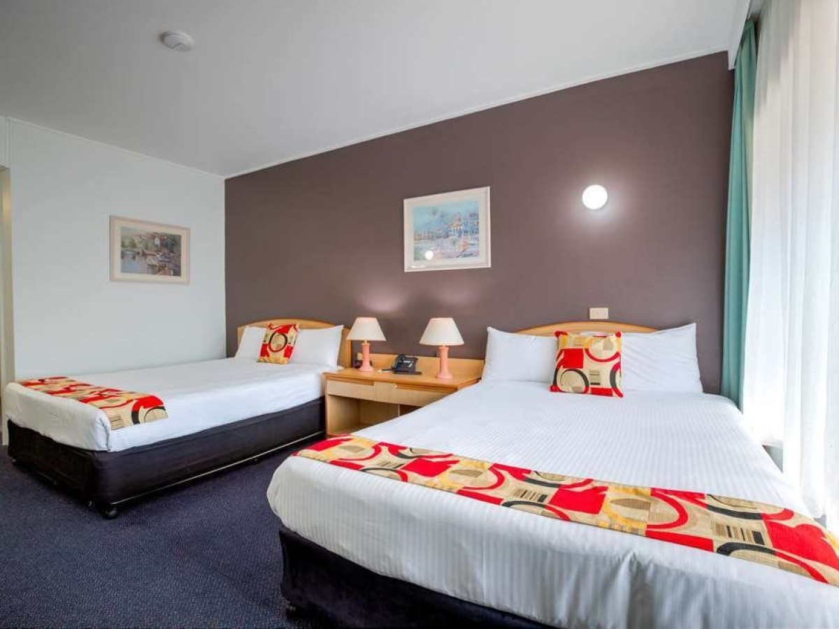 Best Western Zebra Motel photo