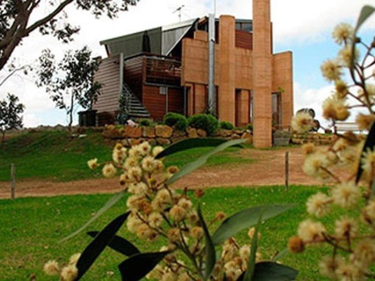 Bettenay’s Lakeside Spa Apartment and Chalets photo