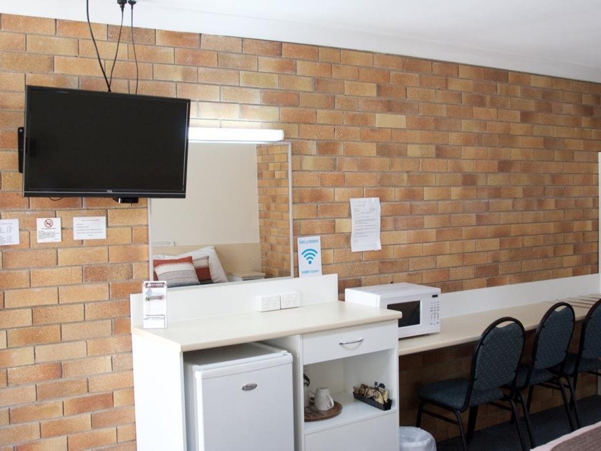 Buckaroo Motor Inn photo