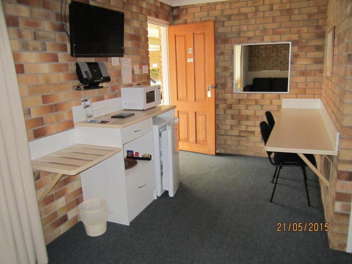 Buckaroo Motor Inn photo