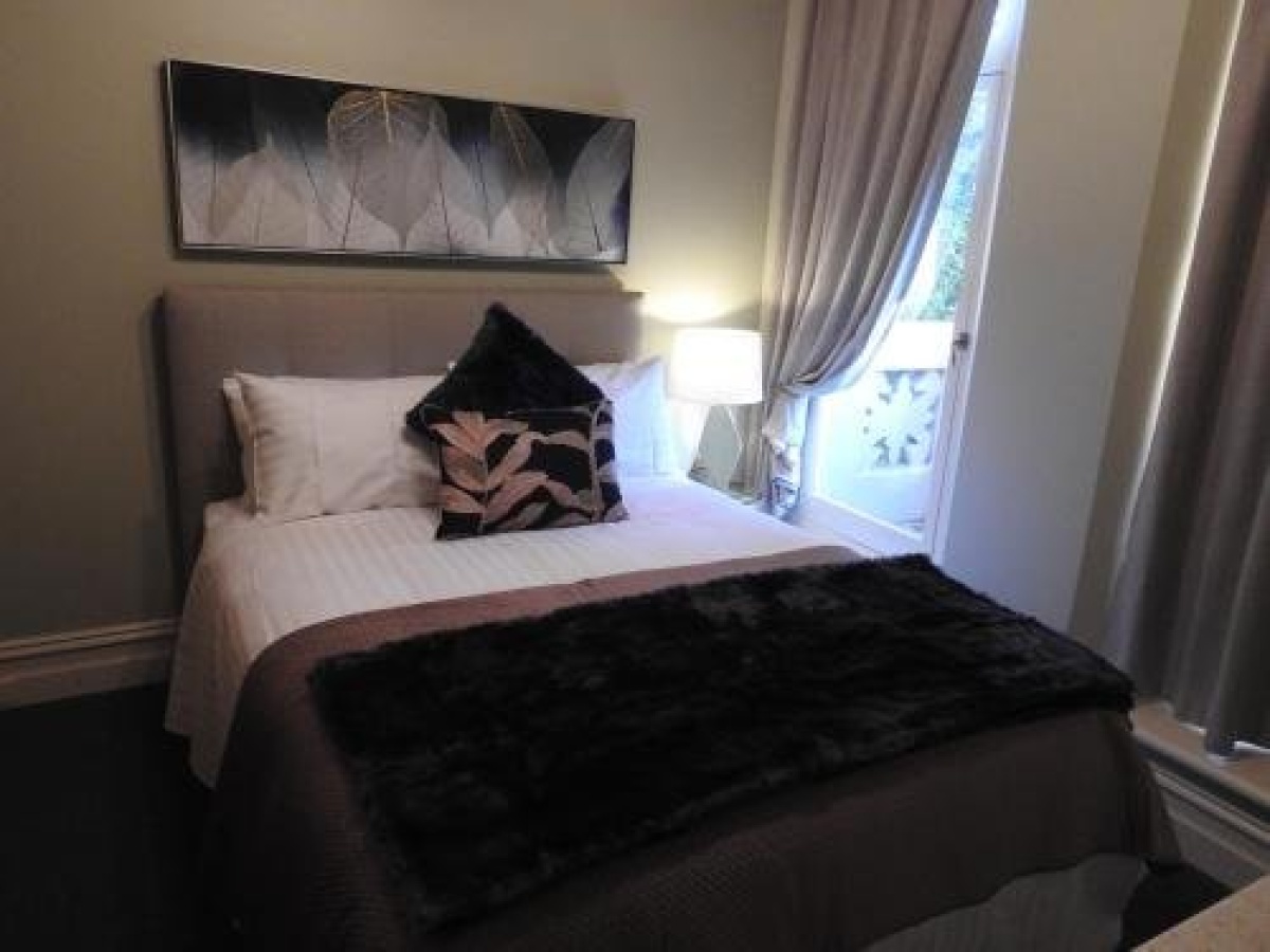 Bull and Mouth Hotel photo
