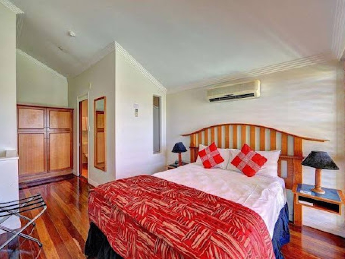 Burnett Riverside Hotel photo