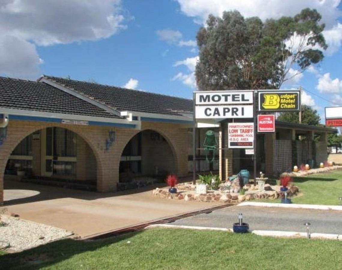 Capri Motel photo
