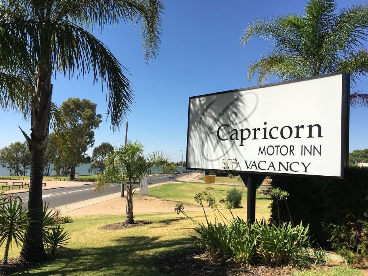 Capricorn Motor Inn photo