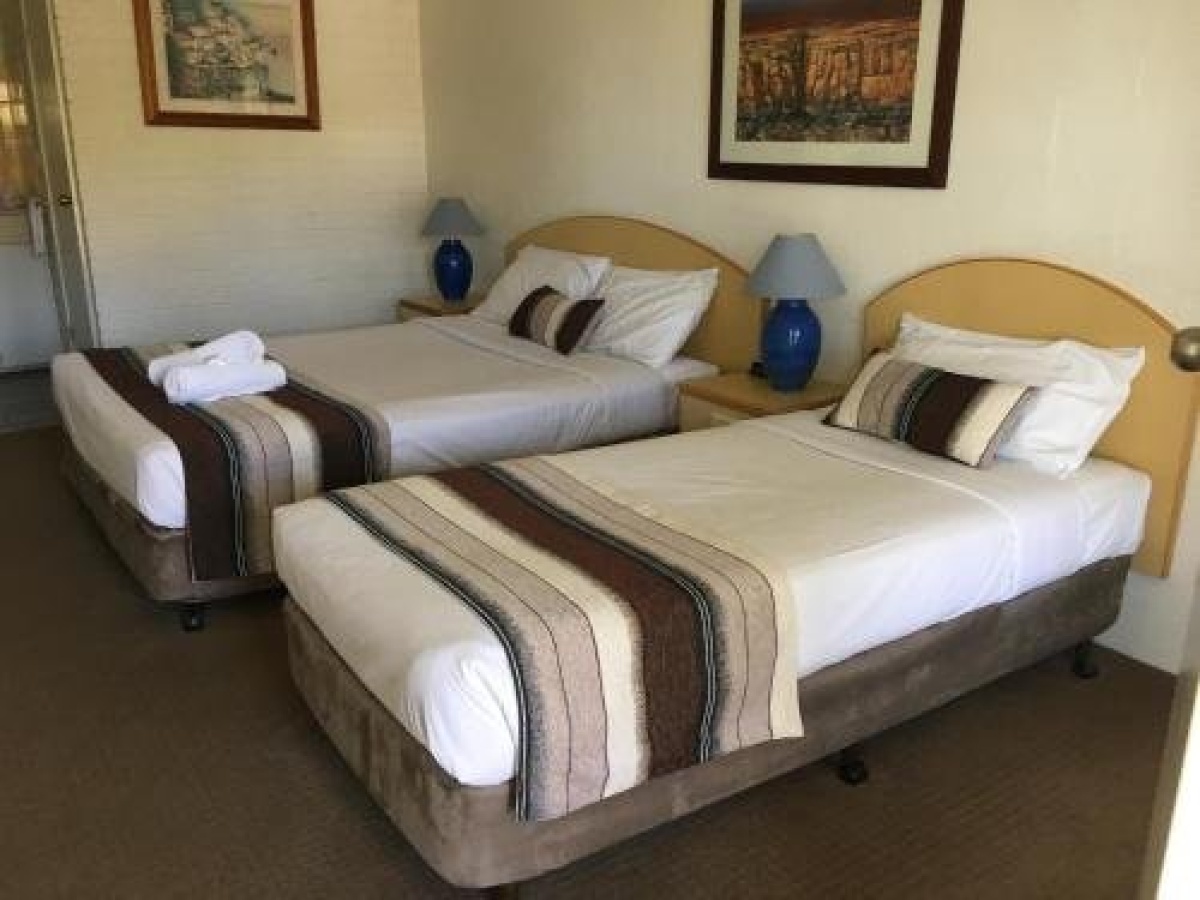 Capricorn Motor Inn photo