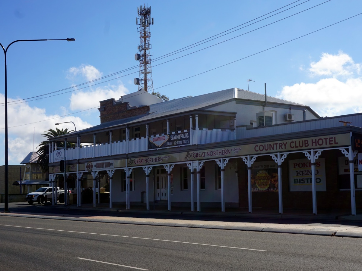 Country Club Hotel photo