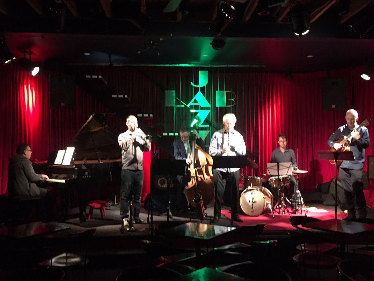 Manhattons Hot Jazz