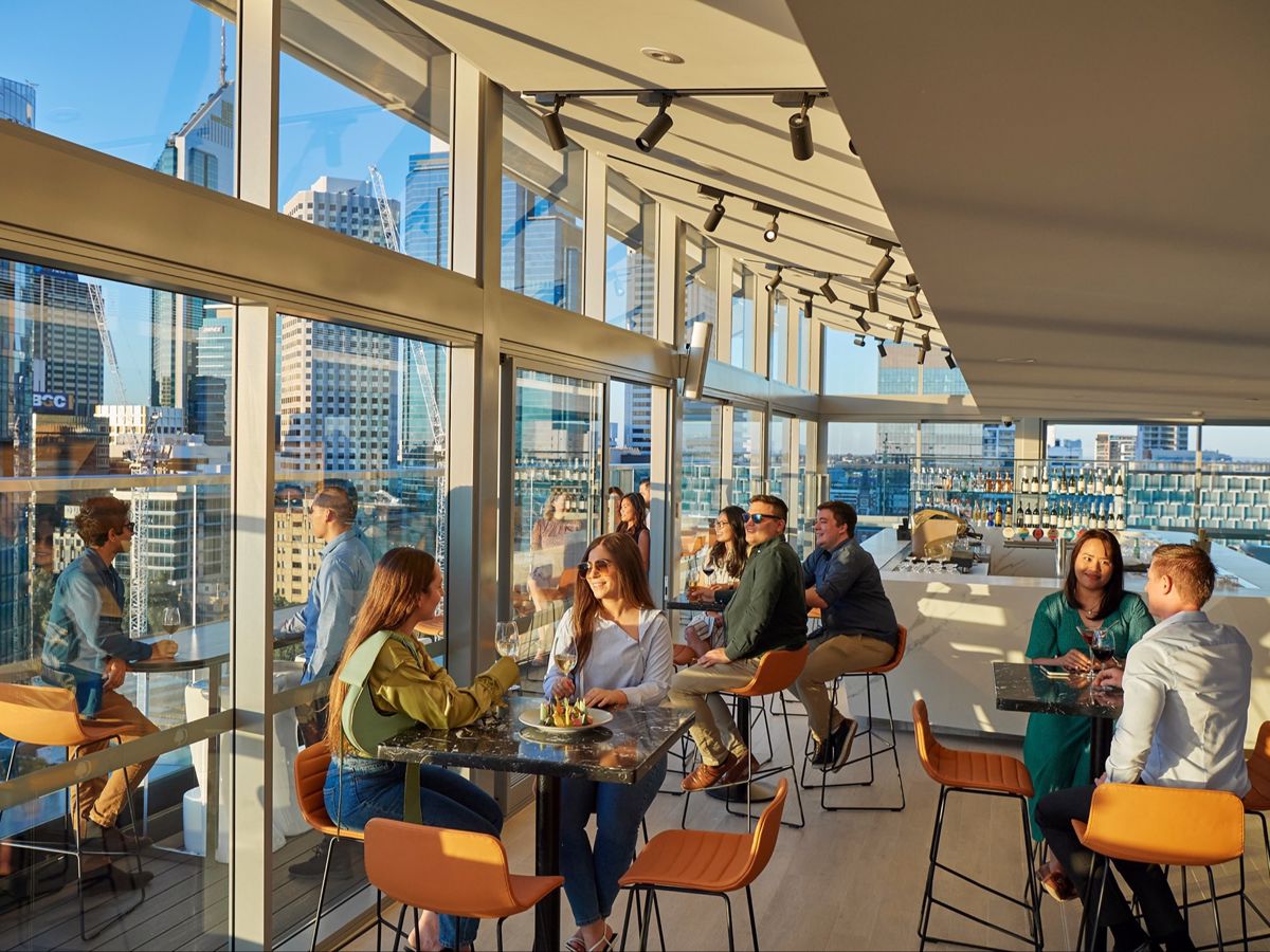 18 Knots Rooftop Bar