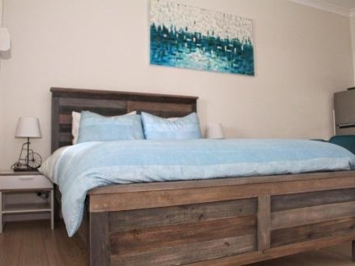 Smugglers Inn Studio Apartments