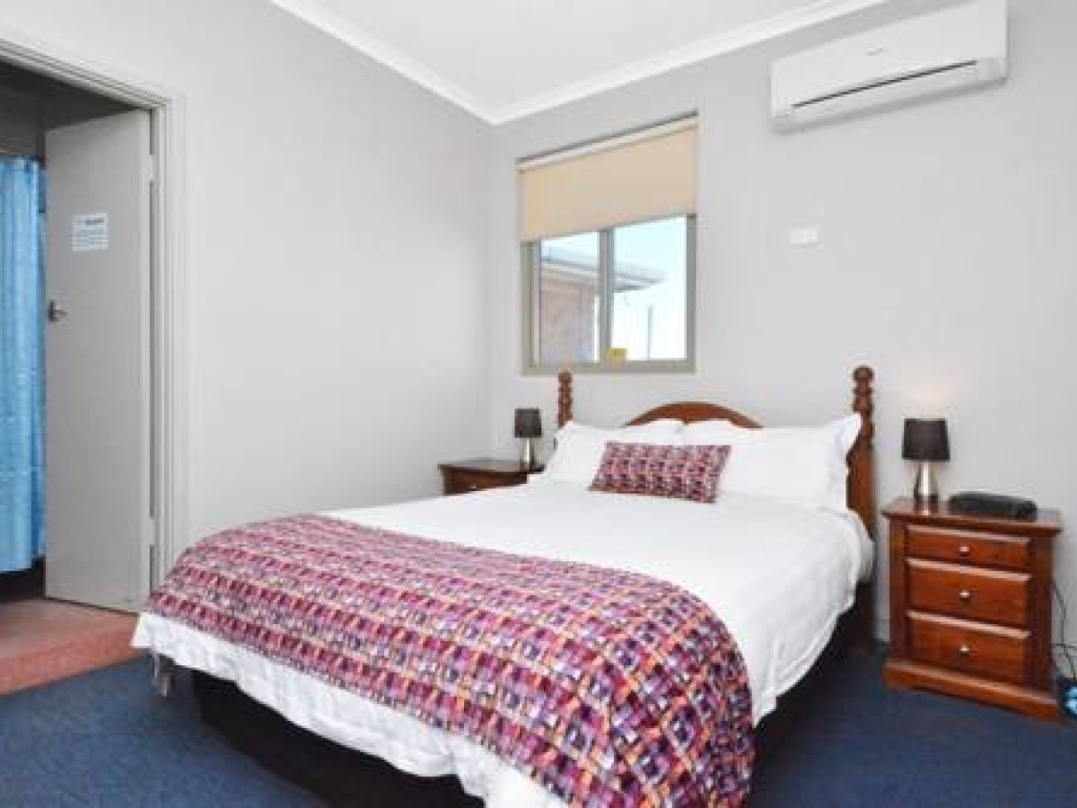 Eyre Hotel