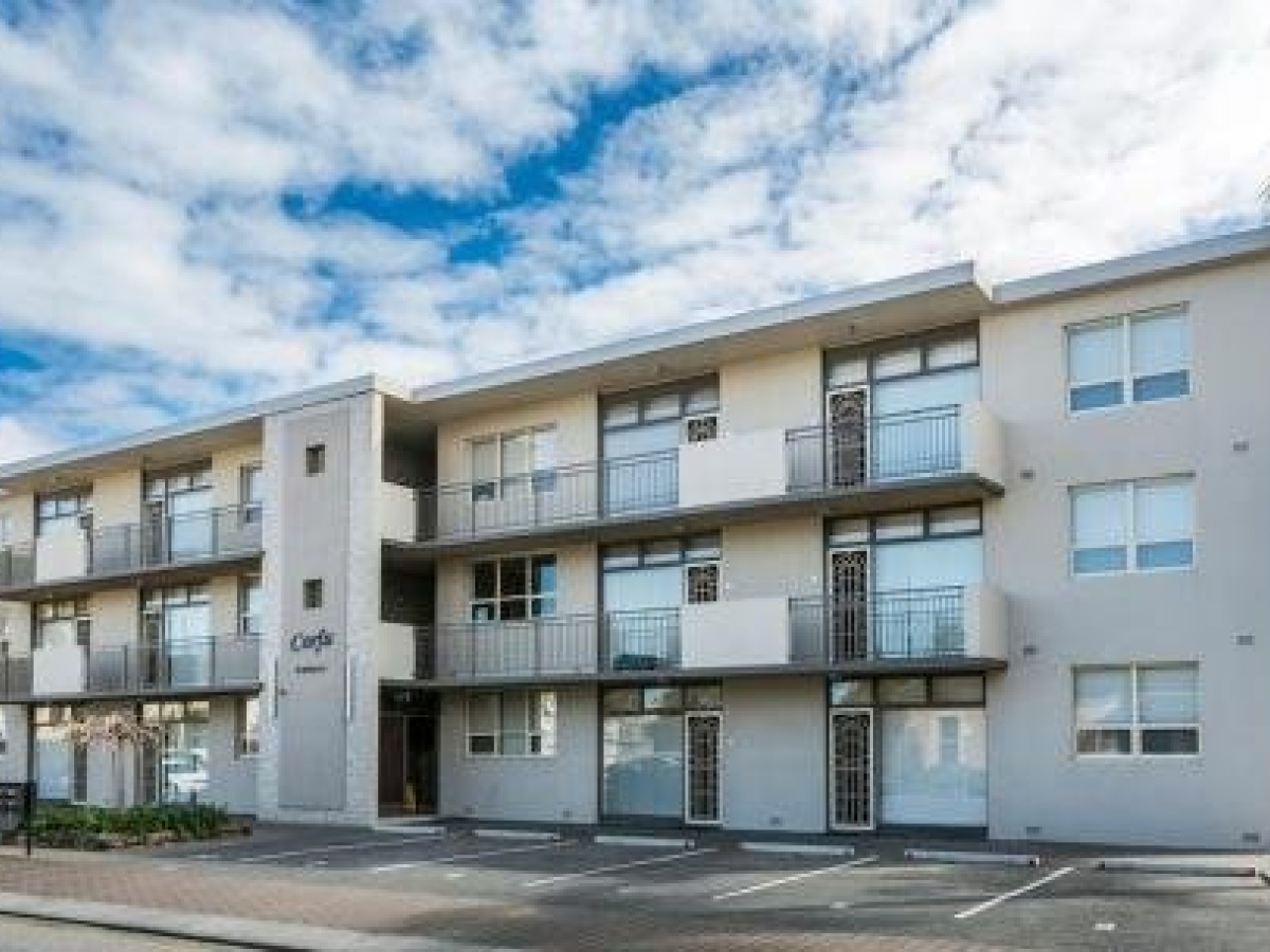 Glenelg Holiday Apartments-Pier