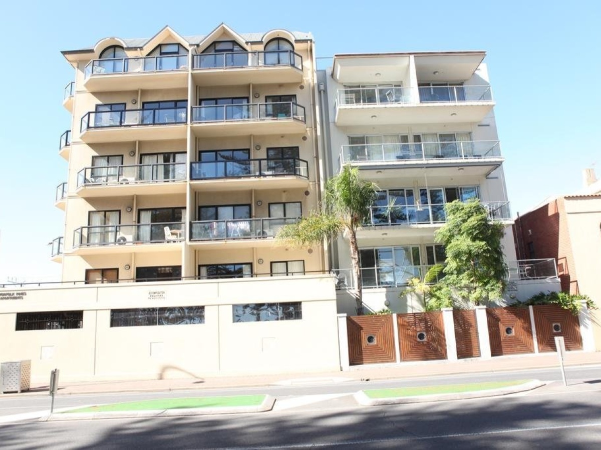 Glenelg Holiday Apartments – Corfu