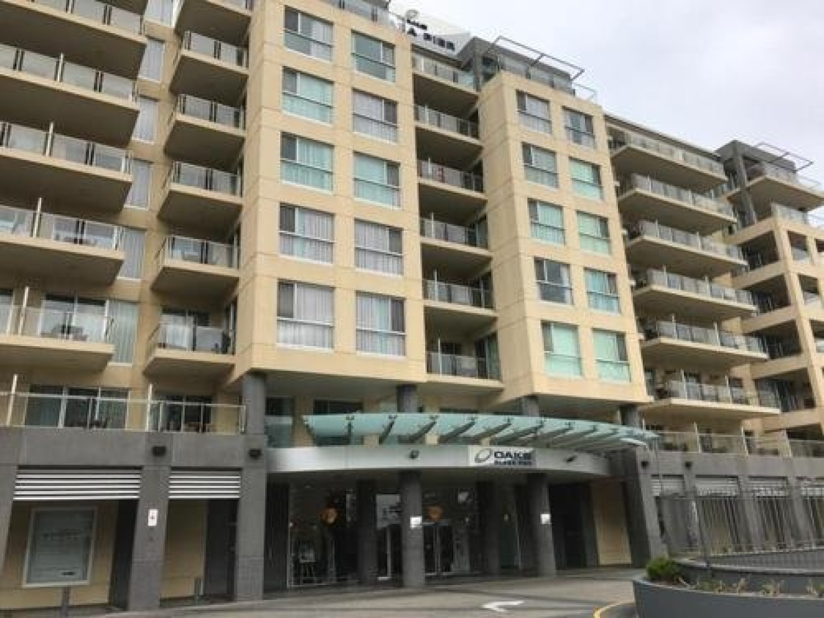 GLENELG BEACH HOSTEL