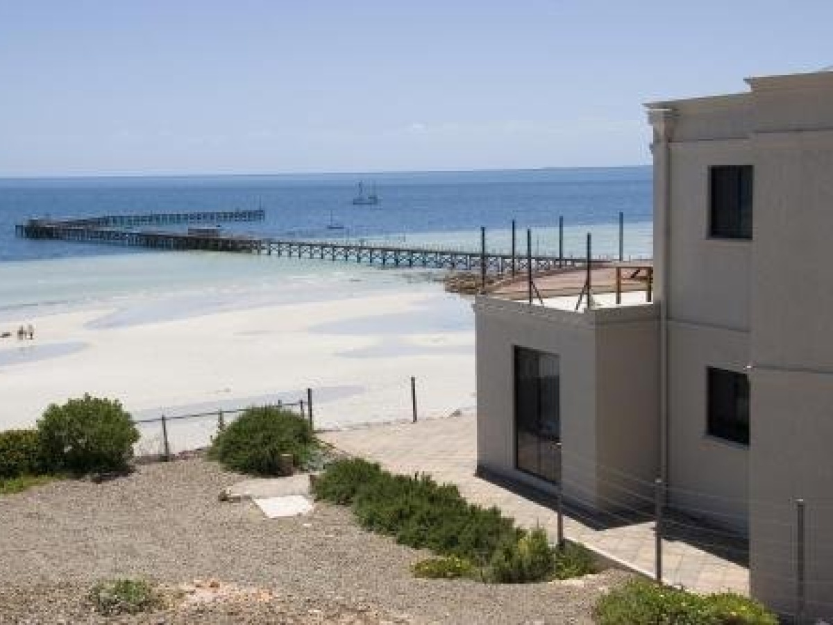 Cliffs End Beach Shack – 105 Gold Coast Drive, Carrickalinga