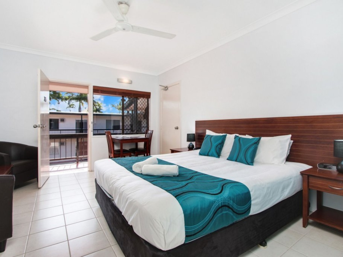 Cairns City Palms