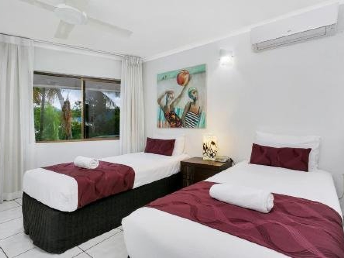 Roydon Beachfront Apartments, Trinity Beach