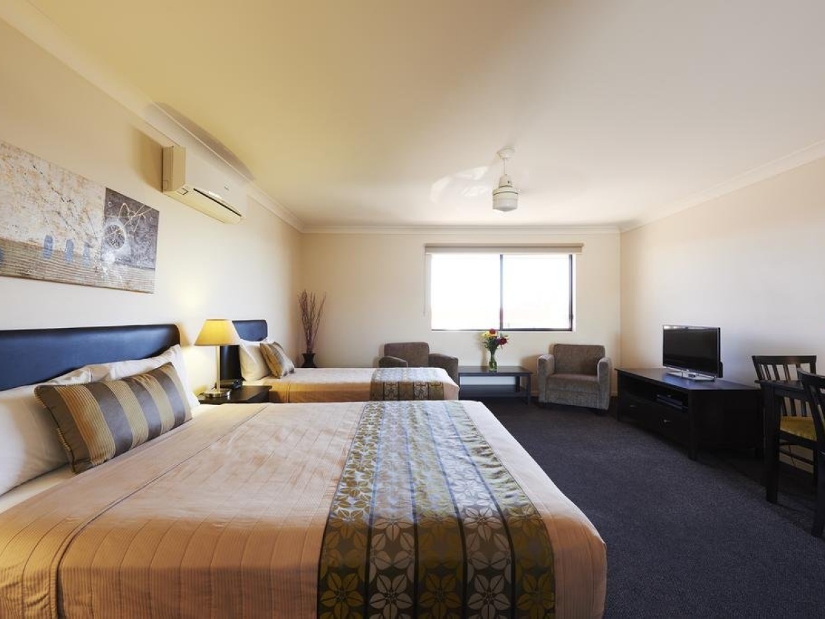 BlackWater Central Motel