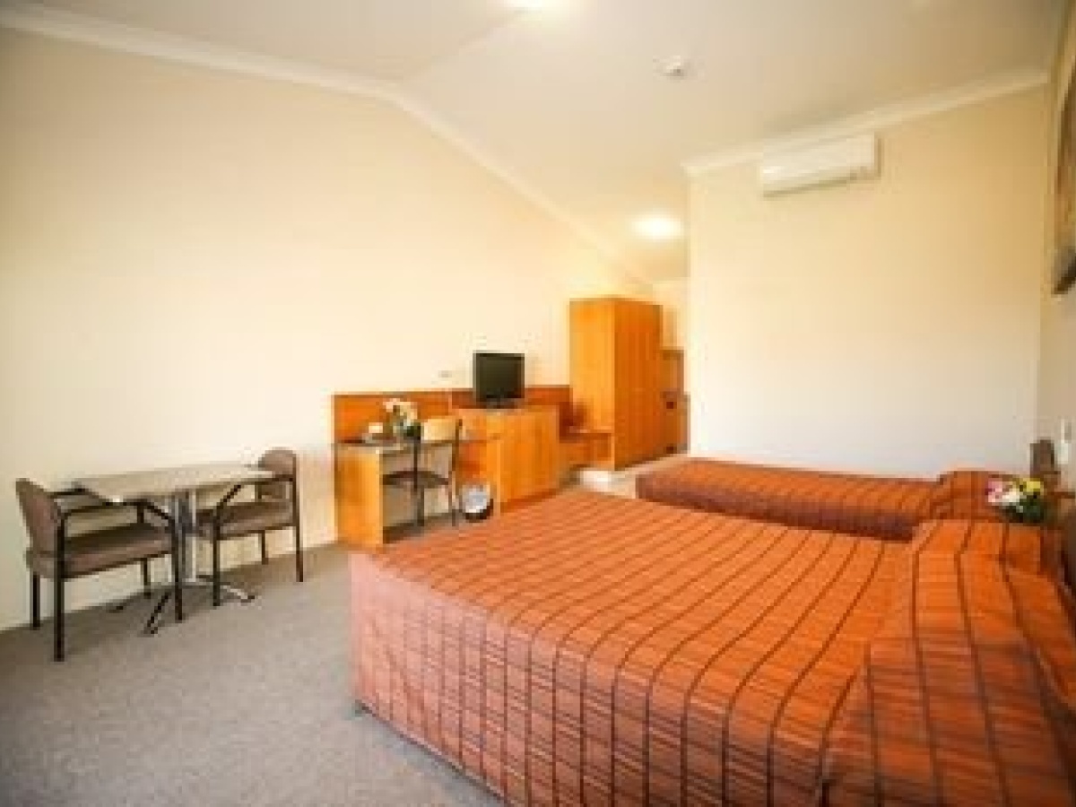 Roma Explorers Inn