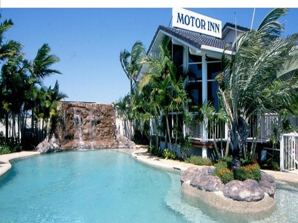 RunaWay Bay Motor Inn