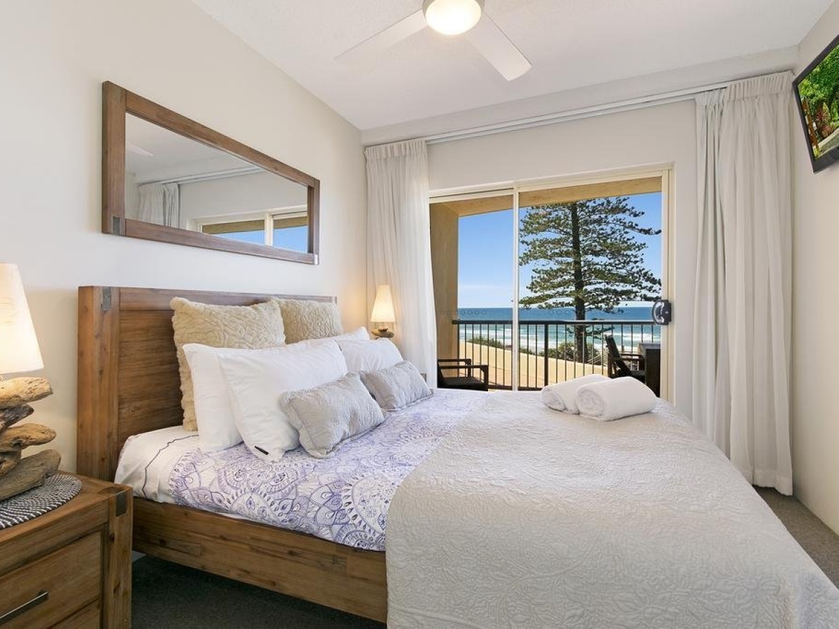 Coolum Baywatch Luxury Style Penthouse, Linen Included, WIFI, 500 Bond