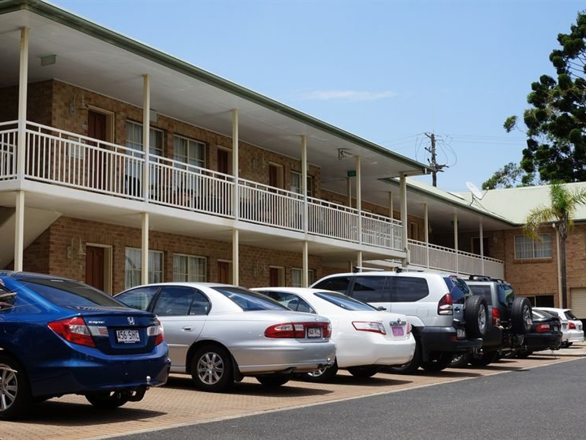 Coopers Colonial Motel