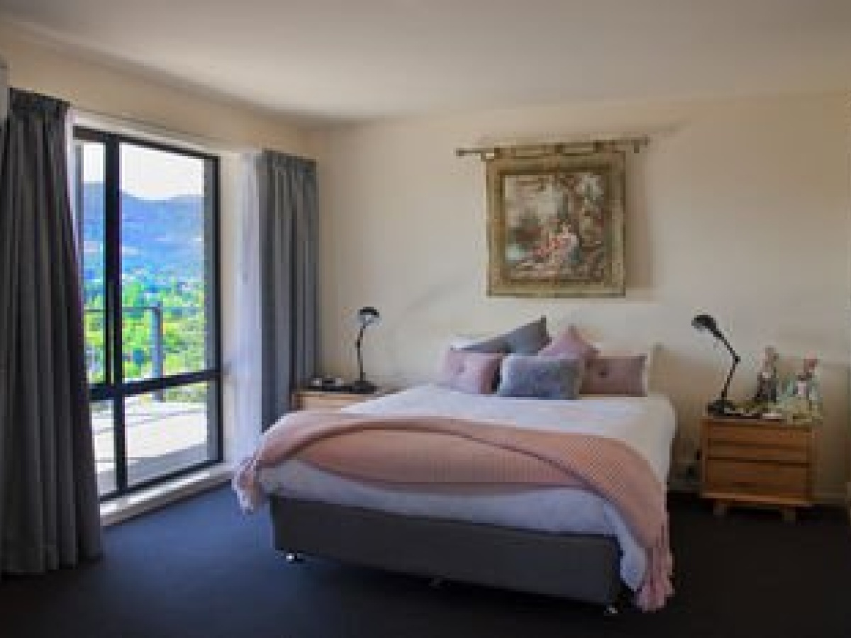 New Oriental Service Apartment