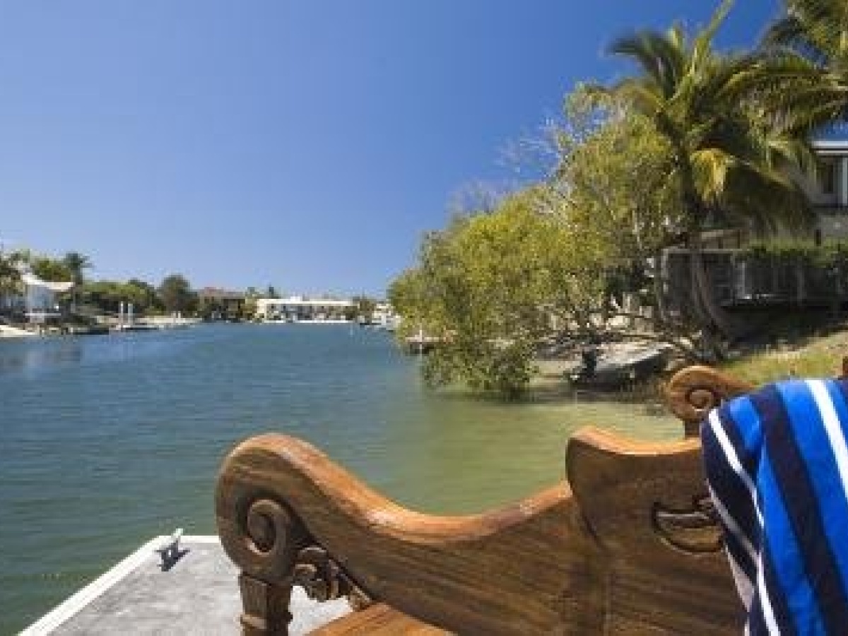 WYUNA seven Waterfront Noosa Sound  House with Jetty & Pool