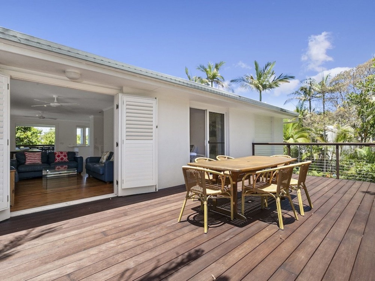 Stunning Sunshine Beach House In Prime Location 31 Ferguson Street