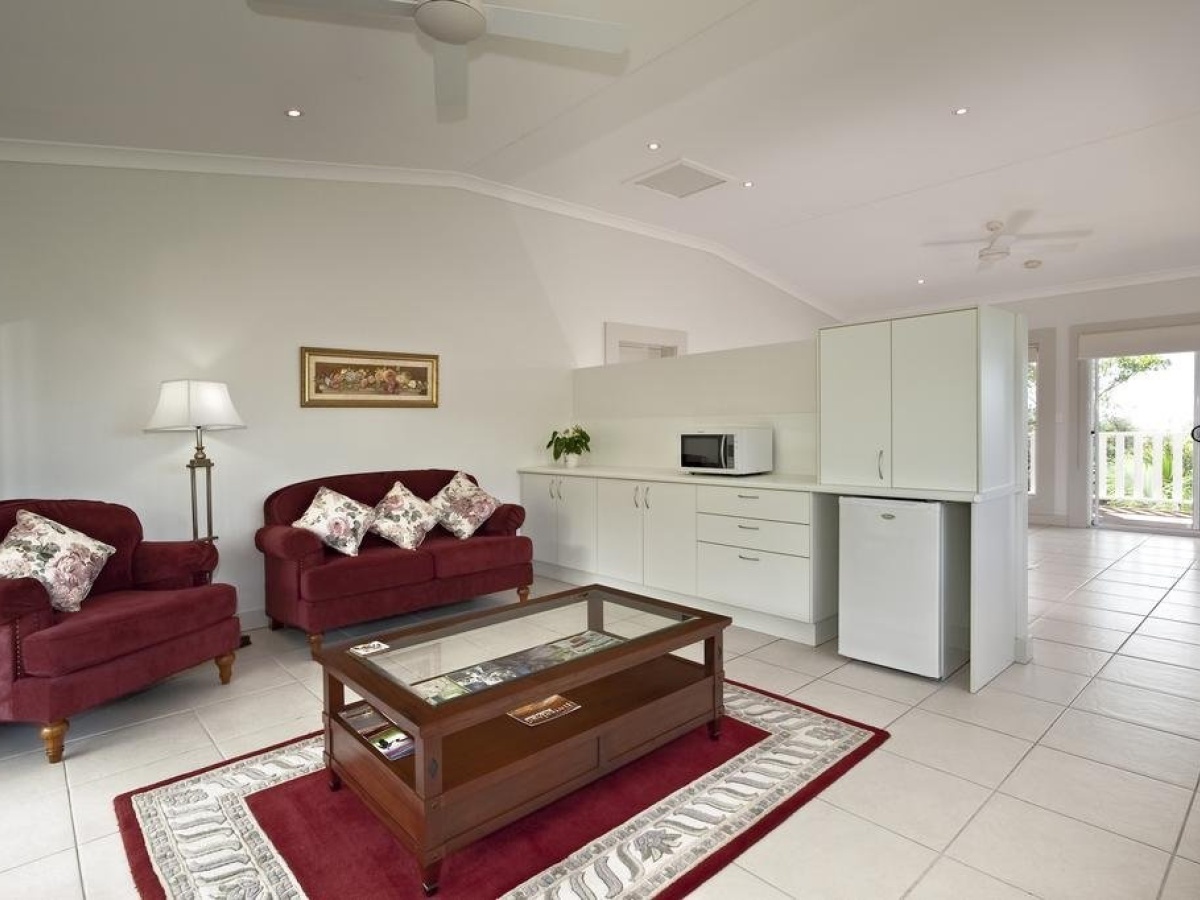The Country House at Hunchy Montville, Hunchy