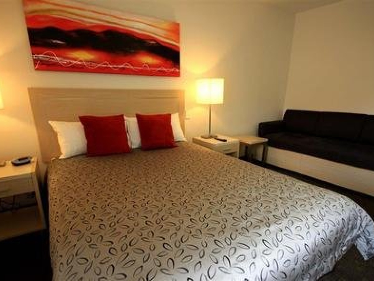 Jephson Hotel & Apartments