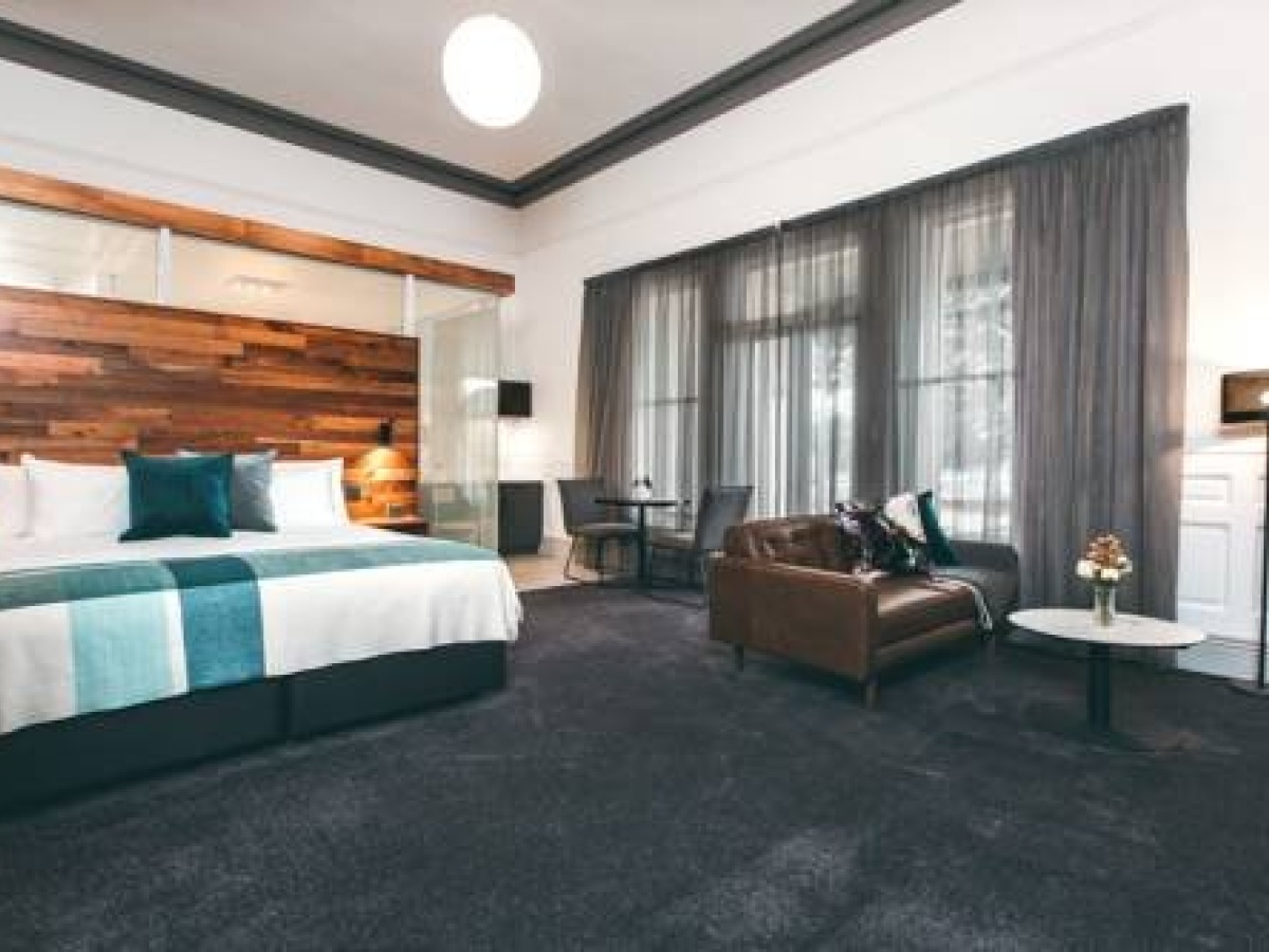 Maylands Lodge, New Town
