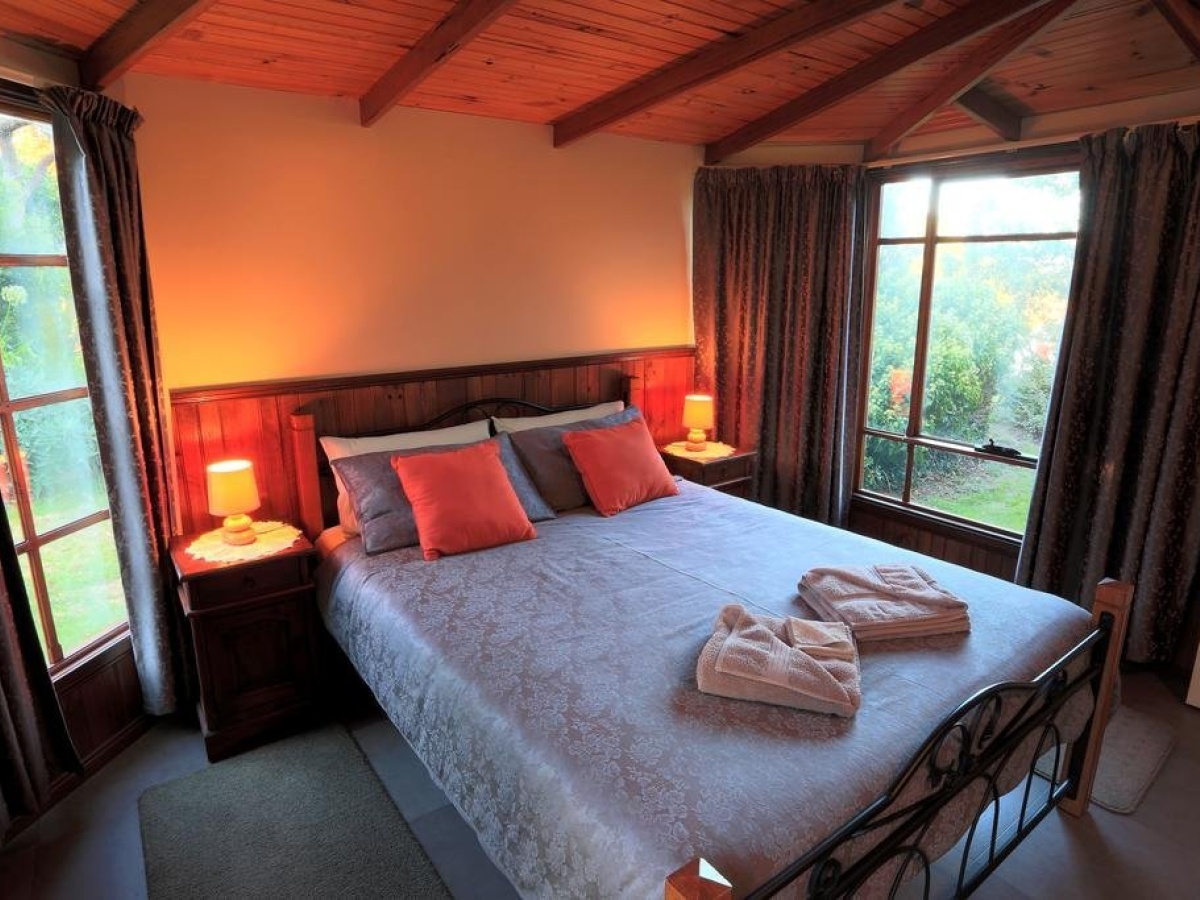 Stanley Lakeside Spa Cabins