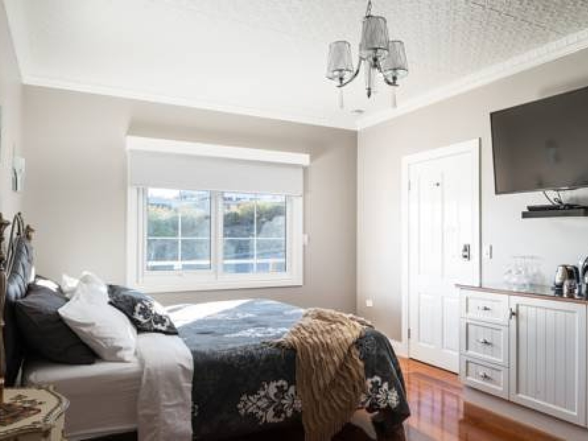 Noah’s Stanley Luxury Bed and Breakfast