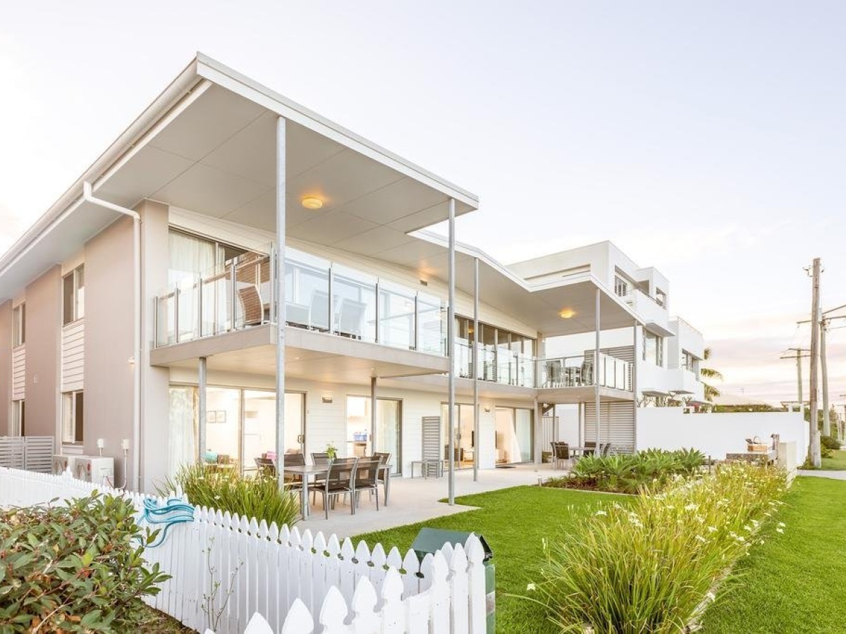 Sandbox Luxury Beach Front Apartments, Tugun