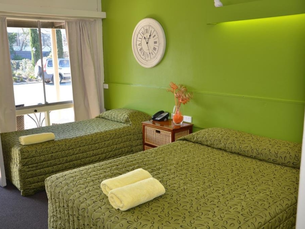 Warwick Motor Inn