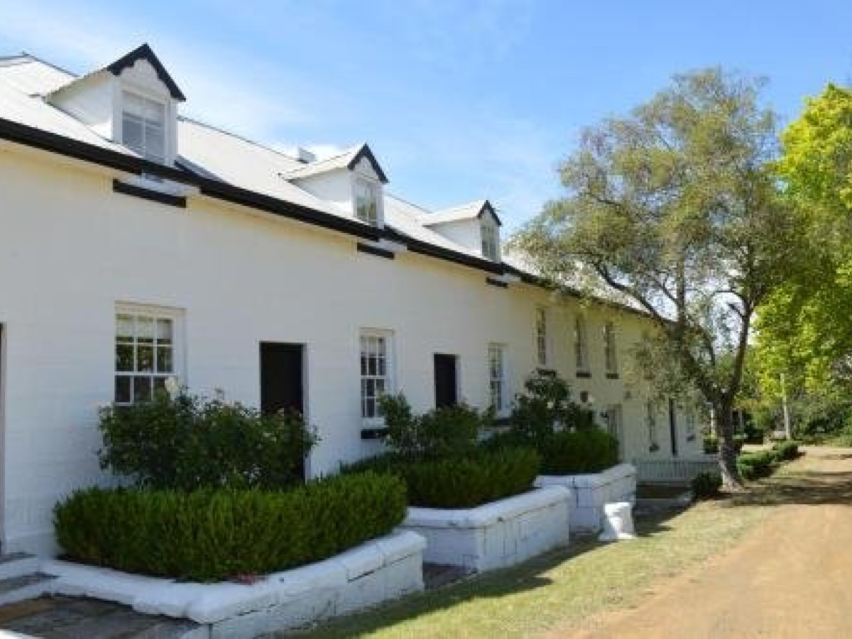 Lythgo’s Row Colonial Cottages