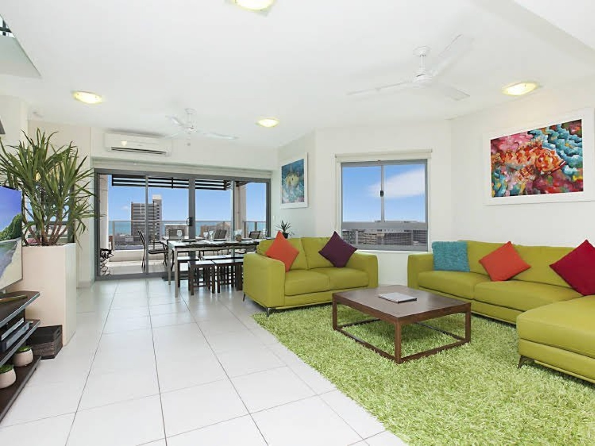 Darwin Executive Studio & FREE CAR