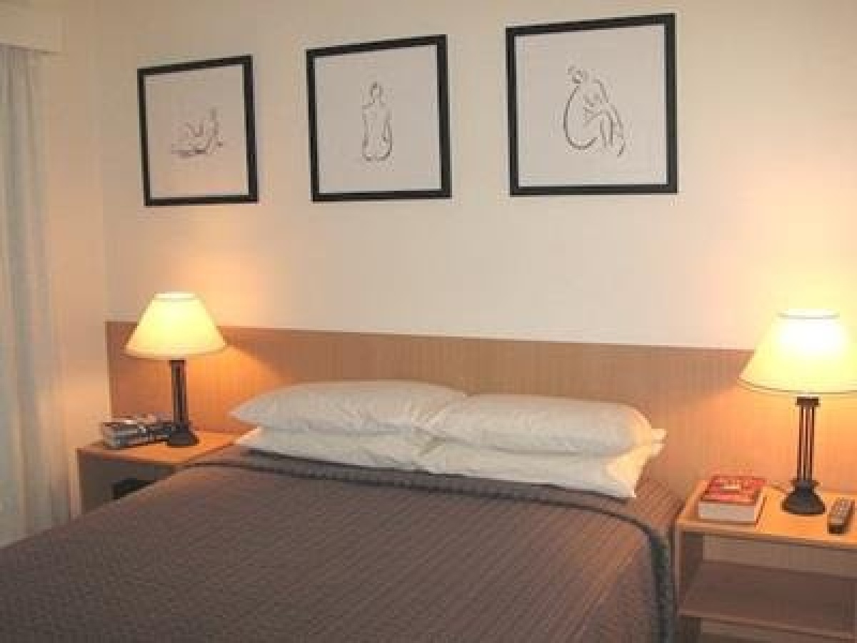Barclay Motor Inn