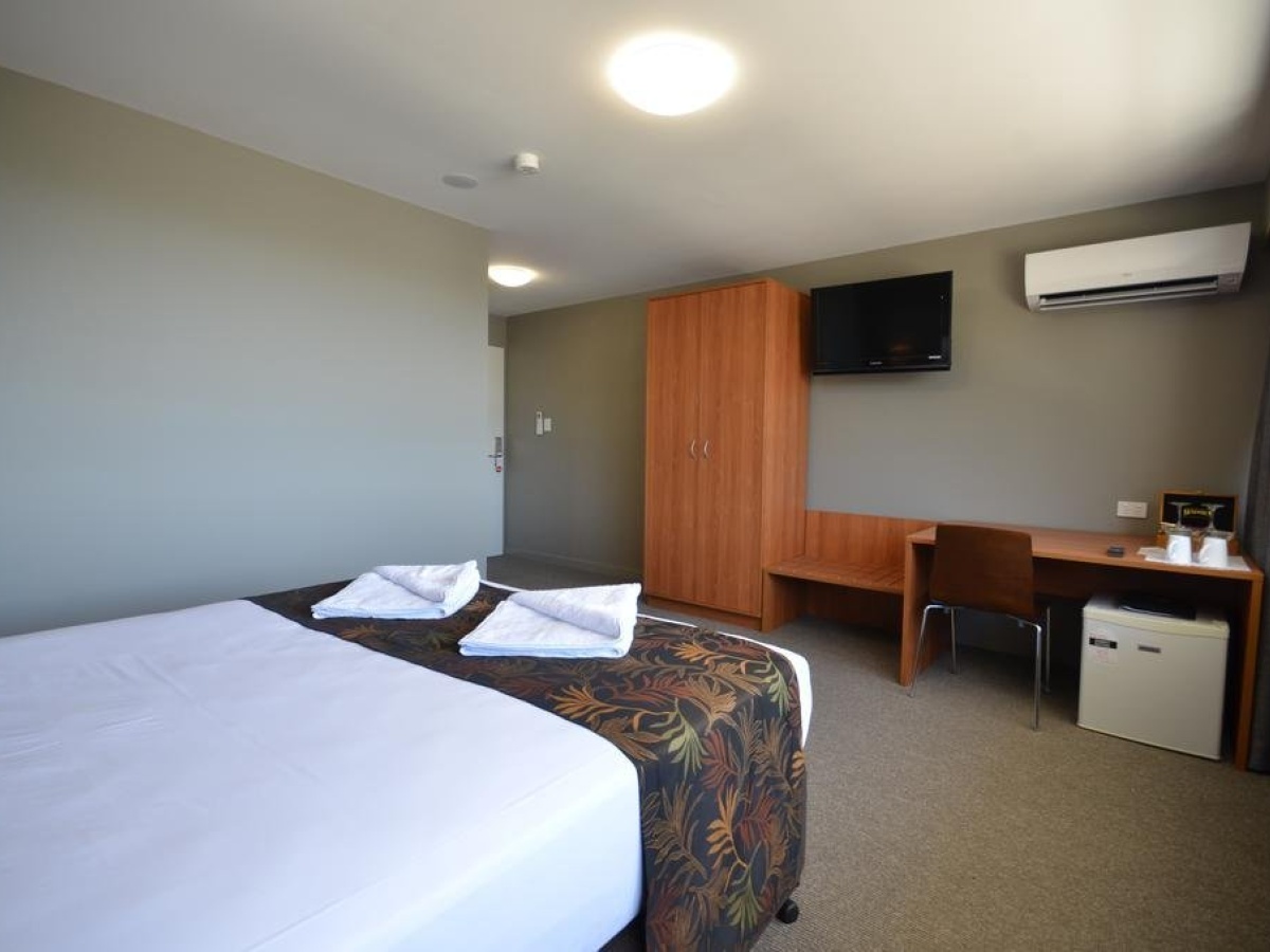 Gladstone Reef Hotel Motel