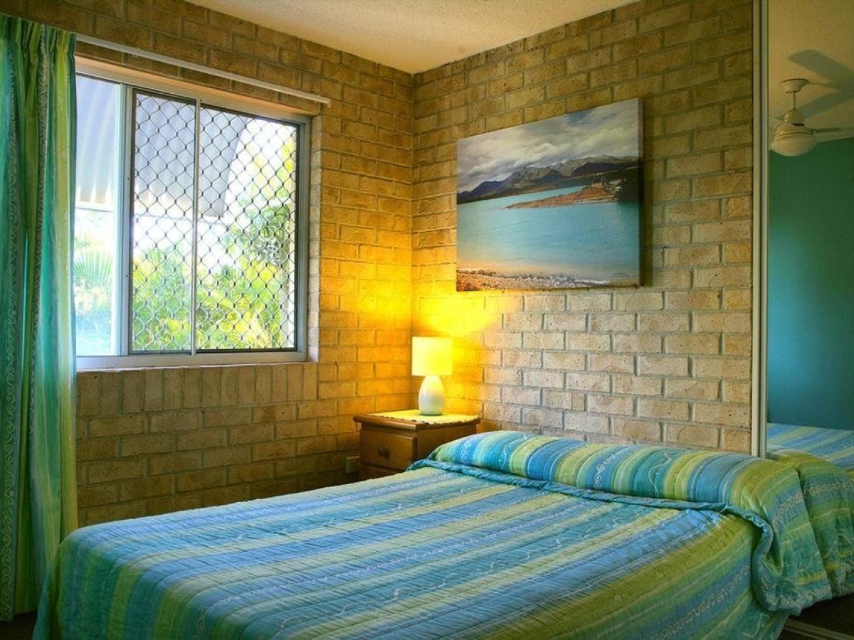 Beachside 2 – 3 Bedroom Budget Apartment only one block from Mooloolaba Beach!