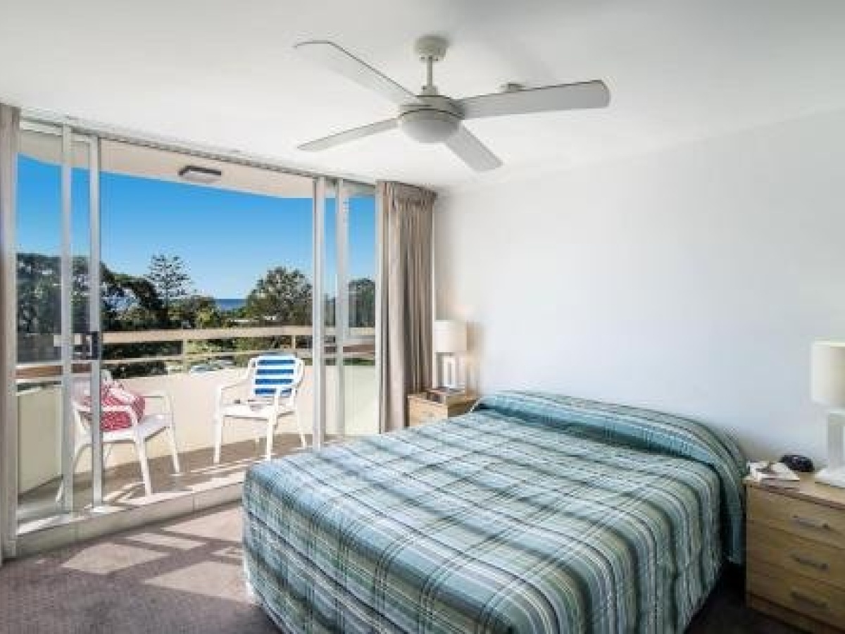 Newly settled three bedrooms apartment in CBD, Sydney