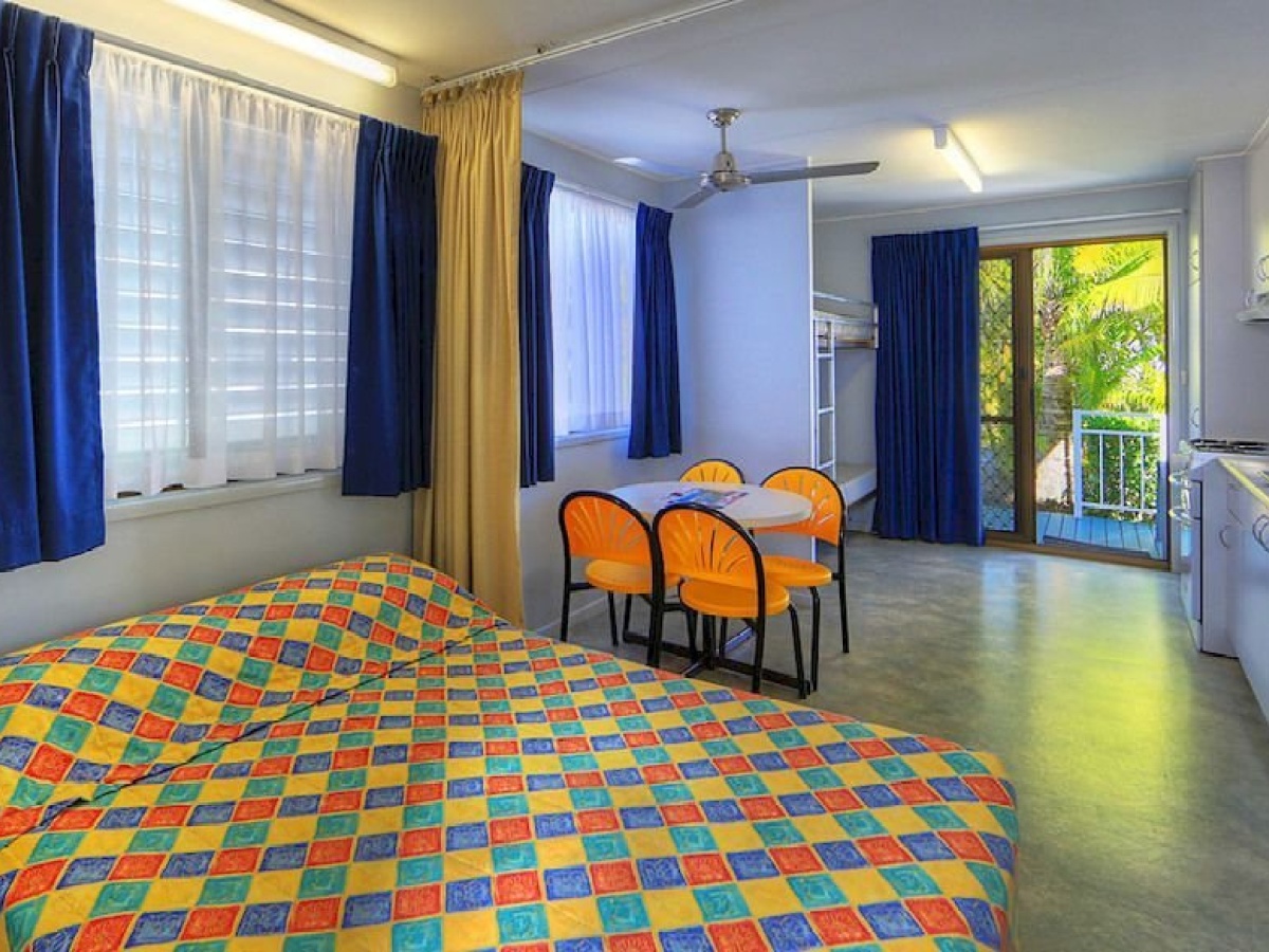 Alex Beach Cabins and Tourist Park