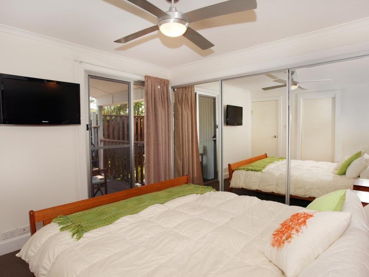 Mayfield 23 Holiday House