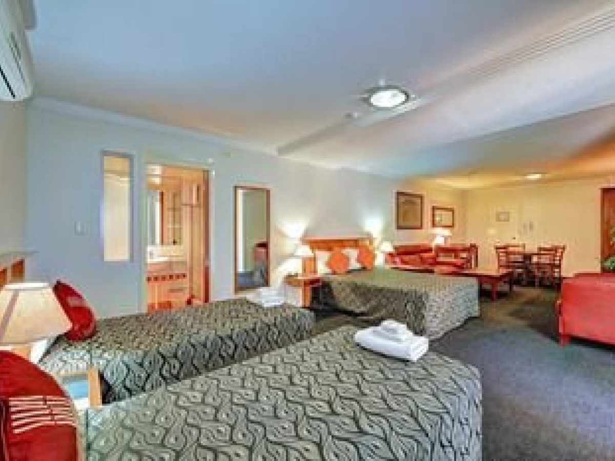 Burnett Riverside Hotel